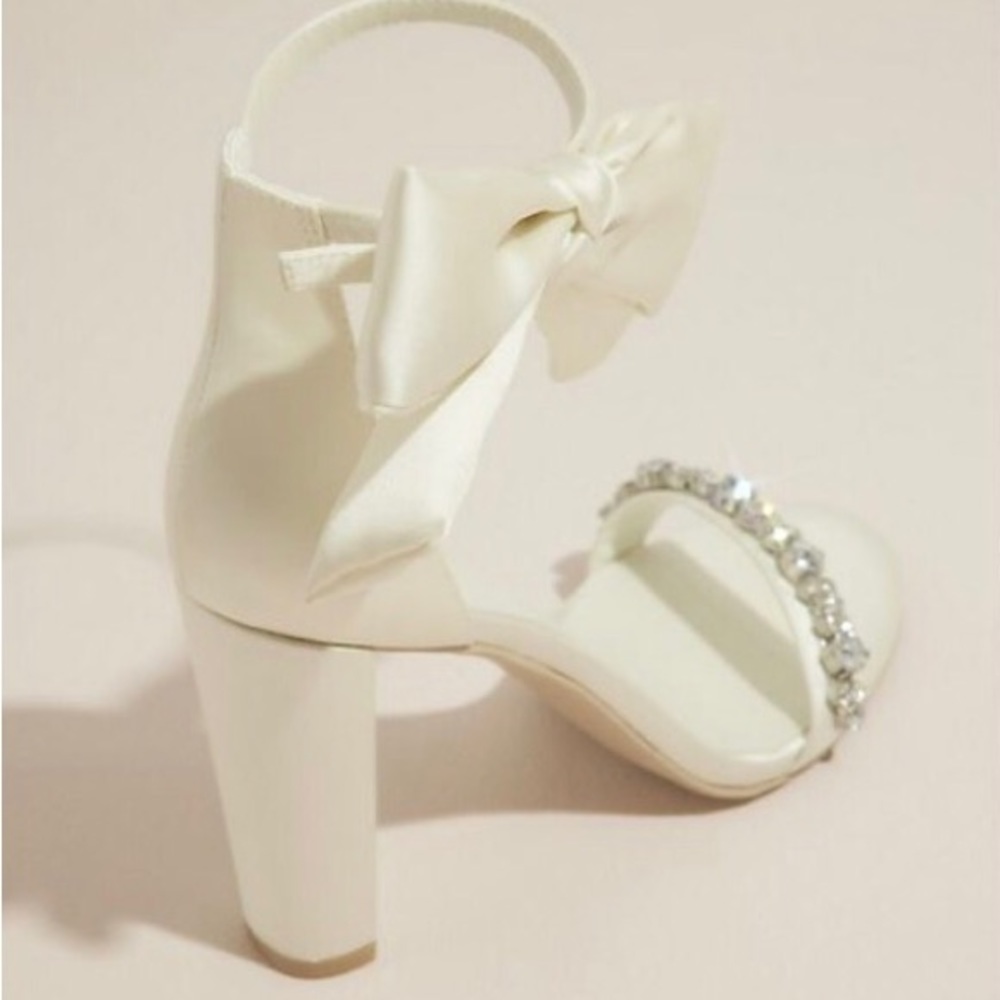 OLEG Cassini NWT!Removal Ankle Bow Crystal Strap Heeled Sandals size 8 ivory col